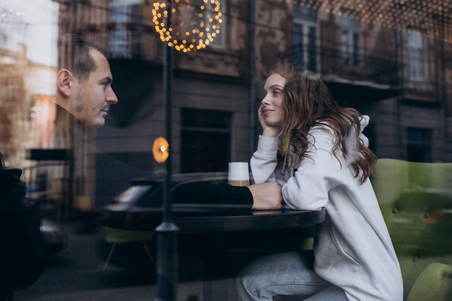 Willkommen im Munch Mansion: Wo die Liebe beim Kaffee erblüht